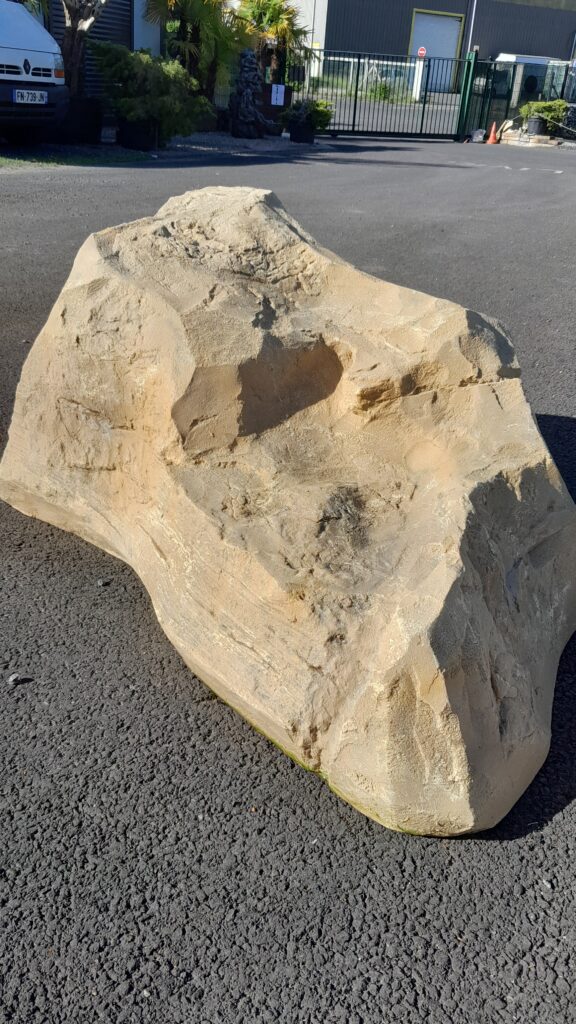 faux rocher cache prise