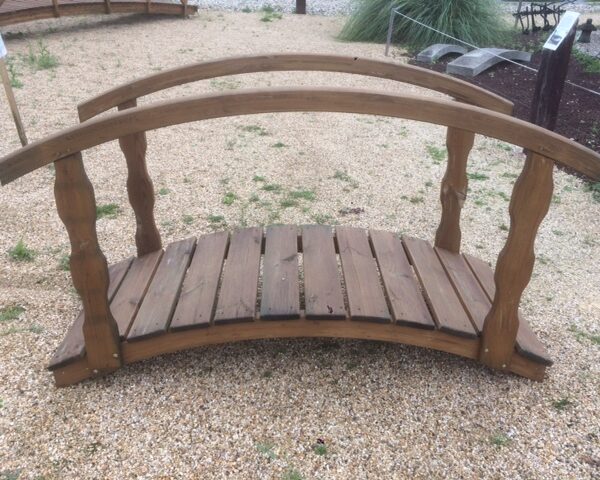 Pont de jardin - pont de bassin - passerelle en bois avec