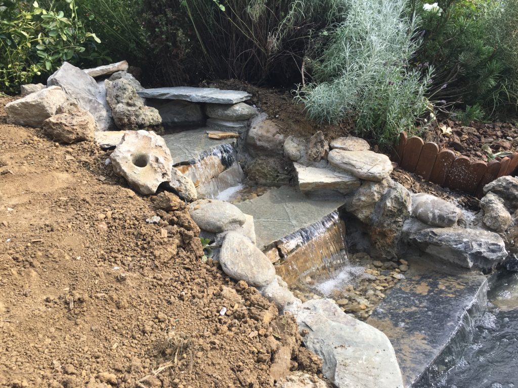 Traversée de bâche pour tuyau à coller de bassin à kois ou de jardin.