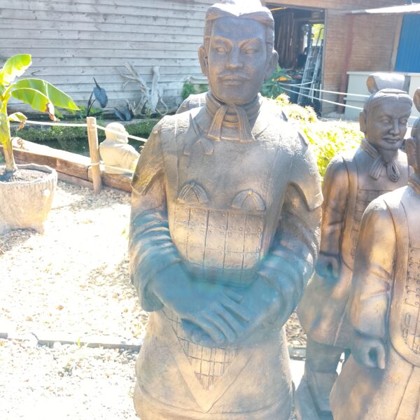 statue guerrier