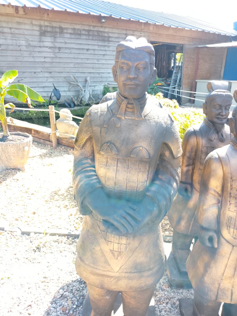 statue guerrier