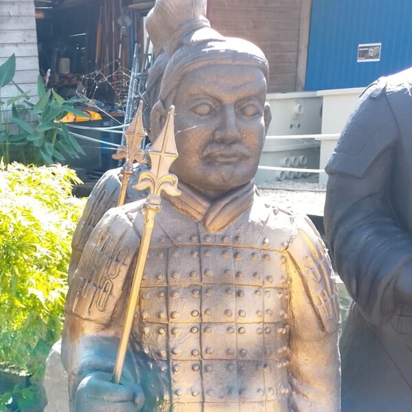 statue guerrier