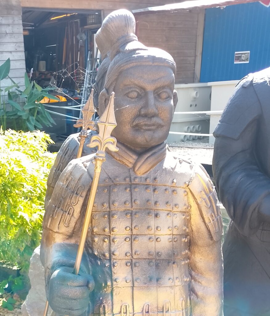 statue guerrier
