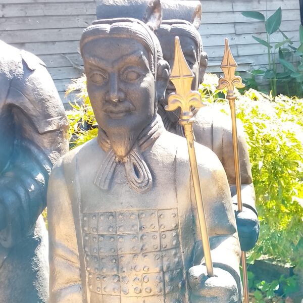 statue guerrier