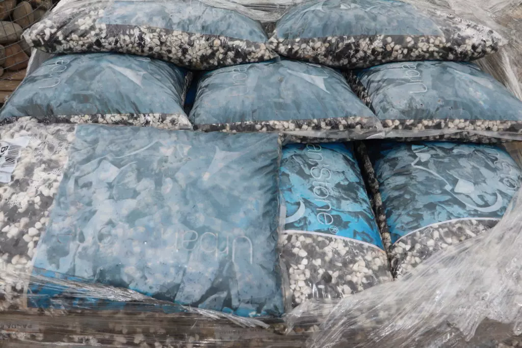 pierre d'ornement: gravier panda noir et blanc