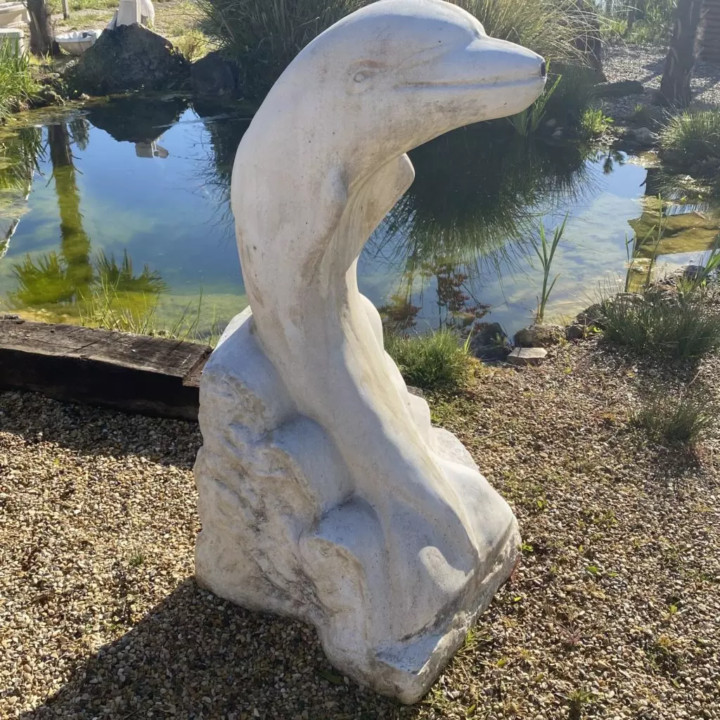 statut en pierre animaux dauphin