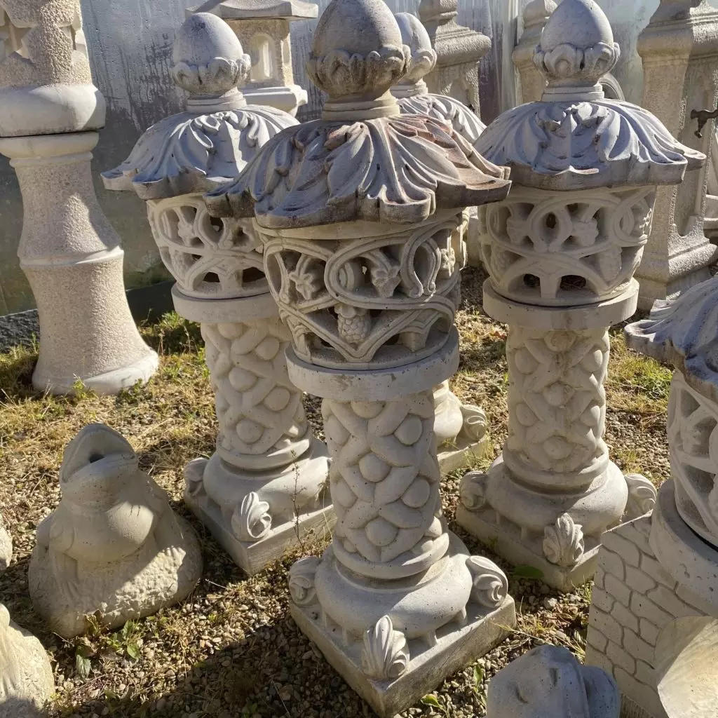 statut lanterne en pierre reconstituée. motif vigne